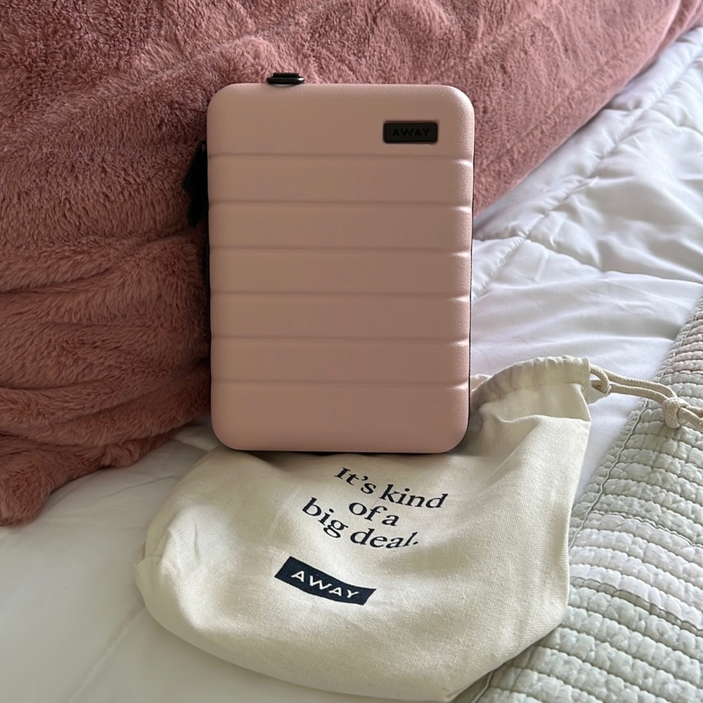 Away Mini Luggage blush